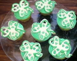 Shamrock Pretzel Cupcakes
