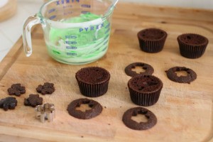 How to make shamrock cut out cupcakes